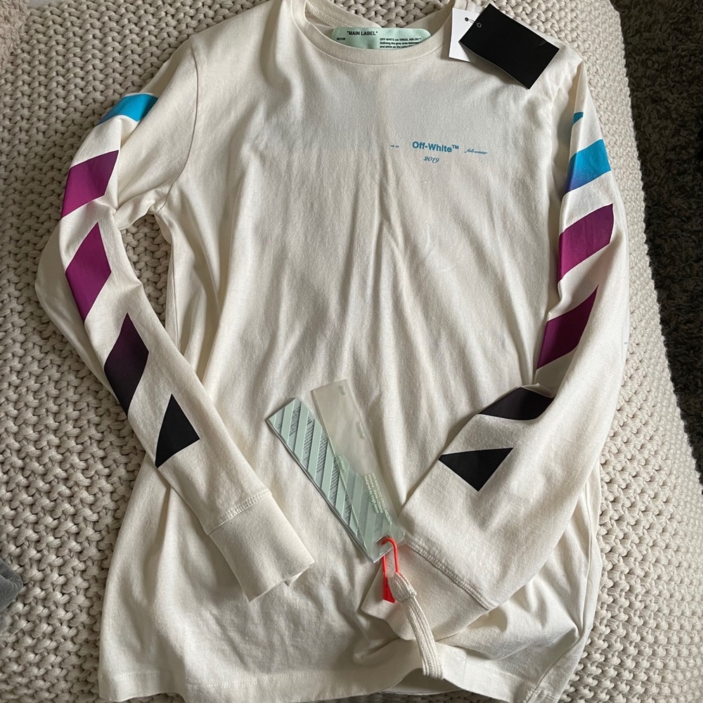 Off-white long sleeve tee!! NWT